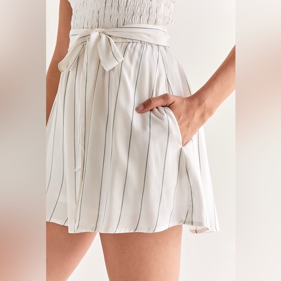 Francesca's Collections White Jumpsuit with Smocked Bodice and Wide-Leg Design - Picture 4 of 8